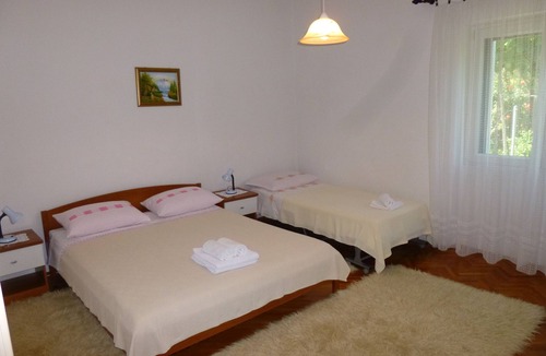 Ugljan Apartment | Three bedroom apartment with terrace and sea view Ugljan (A-13764-a)