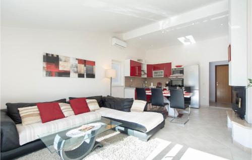 Ostrvica Apartment | Three-Bedroom Apartment In Ostrvica