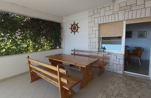 Stanici Apartment | Three bedroom apartment near beach Stanići, Omiš (A-1031-b)