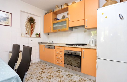 Stanici Apartment | Three bedroom apartment near beach Stanići, Omiš (A-1031-a)