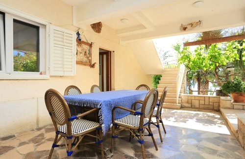 Stanici Apartment | Three bedroom apartment near beach Stanići, Omiš (A-1031-a)