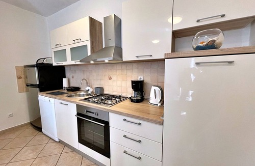 Polje Apartment | Three bedroom apartment with terrace and sea view Polje, Krk (A-18669-c)