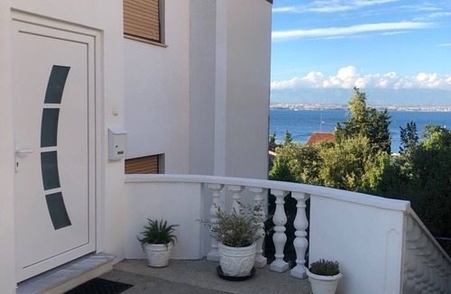 Kali Apartment | Three bedroom apartment with terrace and sea view Kali, Ugljan (A-17665-a)