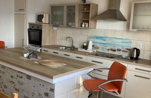 Ruskamen Apartment | Three bedroom apartment with terrace and sea view Lokva Rogoznica, Omiš (A-22069-c)