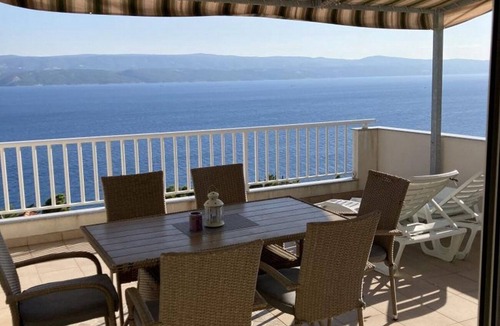 Ruskamen Apartment | Three bedroom apartment with terrace and sea view Lokva Rogoznica, Omiš (A-22069-c)