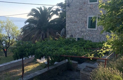Murvica Apartment | Three bedroom apartment with terrace and sea view Murvica, Brač (A-22780-a)