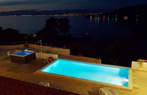 Kali Apartment | Three bedroom apartment with a swimming pool Kali, Ugljan (A-14083-d)