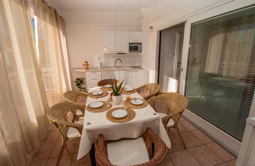 Omis Apartment | Three bedroom apartment with balcony and sea view Duće, Omiš (A-7576-a)