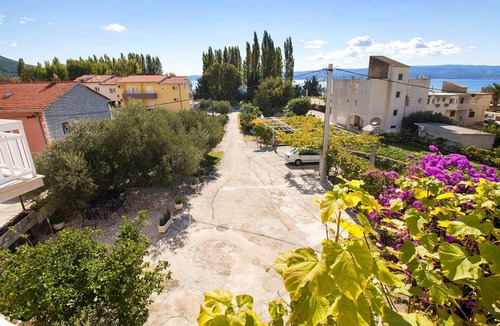 Omis Apartment | Three bedroom apartment with balcony and sea view Duće, Omiš (A-7576-a)