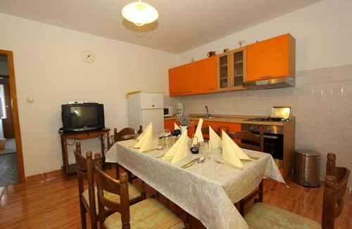 Kampor Apartment | Three bedroom apartment with terrace and sea view Kampor, Rab (A-17873-a)