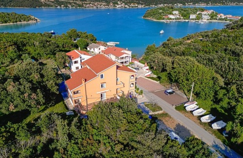 Rab Town Apartment | Three bedroom apartment with terrace Supetarska Draga - Gonar, Rab (A-27566-e)