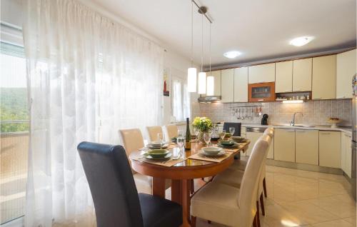 Klis House | Three-Bedroom Holiday Home In Brstanovo