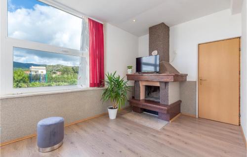 Neoric House | Three-Bedroom Holiday Home In Neoric