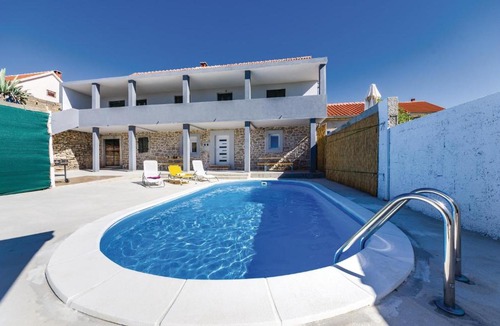 Velim House | Three-Bedroom Holiday Home in Nadin
