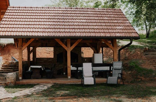Ribnik House | Three Bedroom Holiday Home with Sauna and Hot-Tub