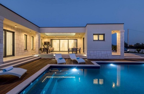 Kastel Novi Villa | Three Bedroom Villa with Pool