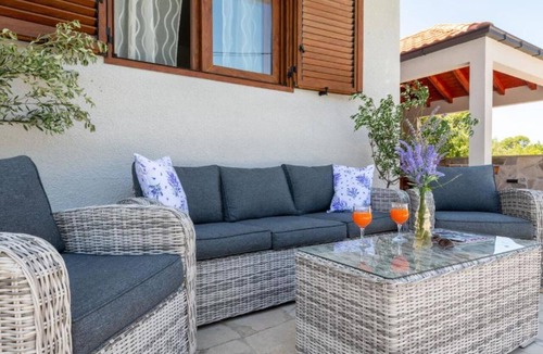 Oslje Villa | Three Bedroom Villa with Swimming Pool and Hot-Tub