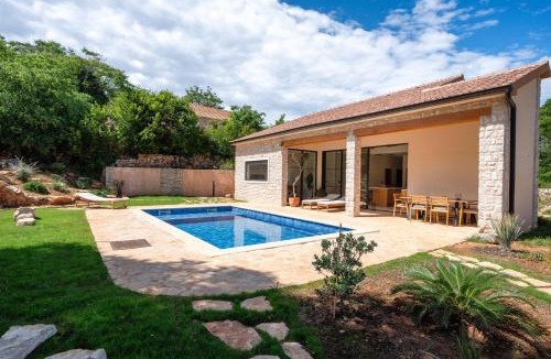 Vrisnik Villa | Three Little Birds