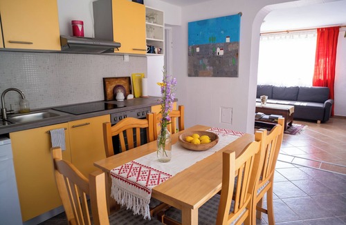 Plaski Apartment | Three Little Birds Suite provide country side accommodation and artist studio.