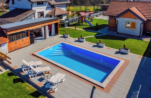 Zasadbreg House | Timber Cottage With Pool, Zasadbreg, Croatia