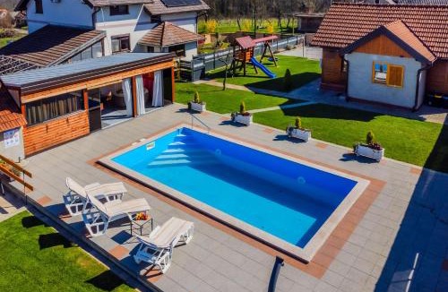 Zasadbreg Apartment | Timber Cottage With Pool - Happy Rentals