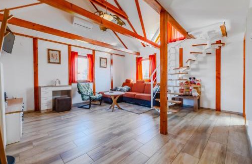 Zasadbreg Apartment | Timber Cottage With Pool - Happy Rentals