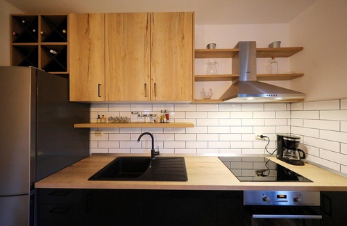 Tinj House | Tinj Rustic Holiday Home for 8