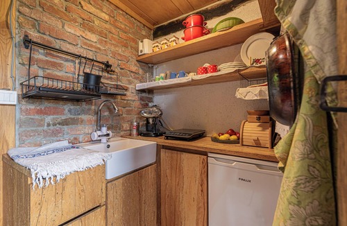 Crnomelj Ski Chalet | Tiny House Bibi/w Private Garden, Dragatuš, Slovenia