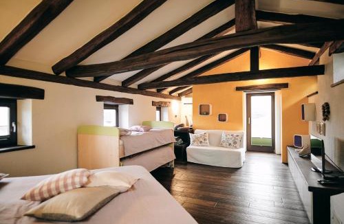 Sezana House | Tmbin's barn - nature, horses, family