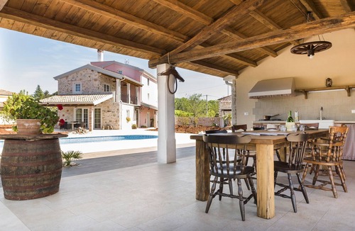 Babici Cottage | Top-class holiday house with private pool and whirlpool only 1 km from the sea