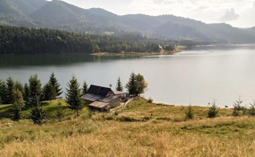 Colibita House | Traditional Casa Pescarului langa lac cu ponton