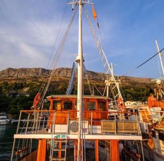 Old Town Boat Rental | Traditional gulet with crew breakfast&lunch