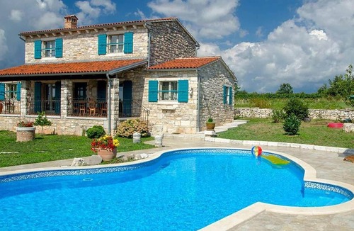 Krculi Cabin | Traditional stone villa for 9 people with pool in Central Istria