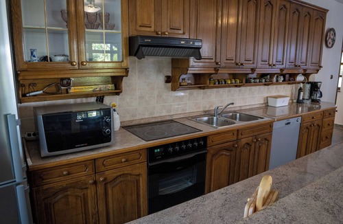 Levanjska Varos Villa | Tranquil 3-bedroom villa with AC in lovely Ovcara