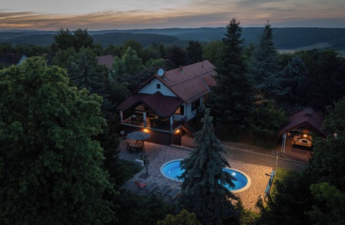 Levanjska Varos Villa | Tranquil 3-bedroom villa with AC in lovely Ovcara