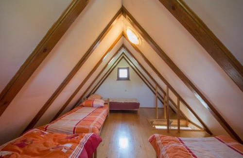 Brod Moravice House | Tranquil Holiday Home in Kvarner near Kupa River