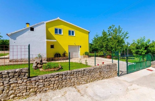 Primorski Dolac House | Tranquil Oasis Holiday Home Primorski Dolac with Pool - Three Bedroom Holiday Home with Pool