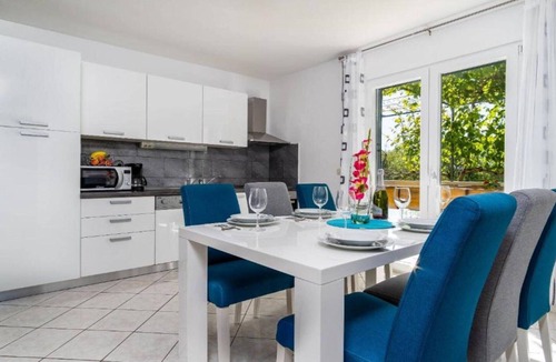 Primorski Dolac House | Tranquil Oasis Holiday Home Primorski Dolac with Pool - Three Bedroom Holiday Home with Pool