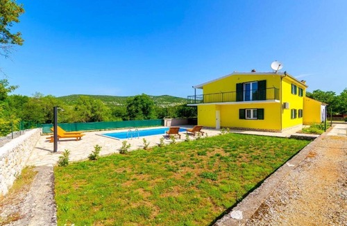 Primorski Dolac House | Tranquil Oasis Holiday Home Primorski Dolac with Pool - Three Bedroom Holiday Home with Pool