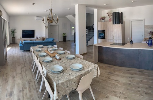 Rudine Villa | Tremendous 5-bedroom villa in Kaštel Novi with fitness room and heated pool.