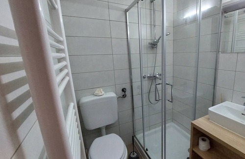 Hrastnik House | Triple Room with Balcony at Planinski Dom Gore