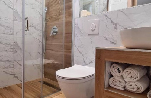 Daruvar Apartment | Triple Room With Private Bathroom (A2)
