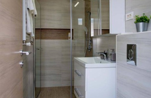 Daruvar Apartment | Triple Room With Private Bathroom (A3)