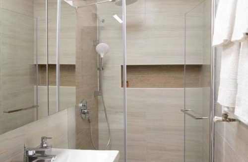 Daruvar Apartment | Triple Room With Private Bathroom (A4)
