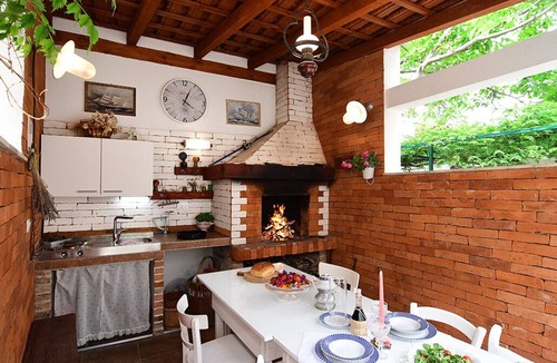 Kastel Kambelovac Apartment | Turrium Heritage Apartment Seaside With Patio and Barbecue