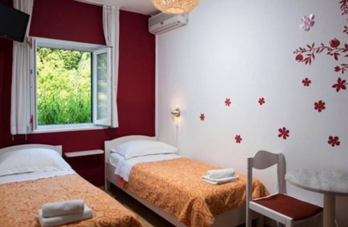 Dubrovnik Bed & Breakfast | Twin bed room, 500 year old guesthouse with pool