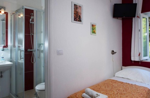 Dubrovnik Bed & Breakfast | Twin bed room, 500 year old guesthouse with pool