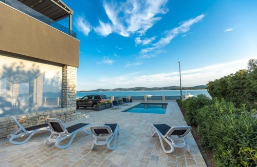 Sveti Filip i Jakov Apartment | Two bedroom apartment with a swimming pool by the beach Sveti Filip i Jakov, Biograd (A-25471-e)
