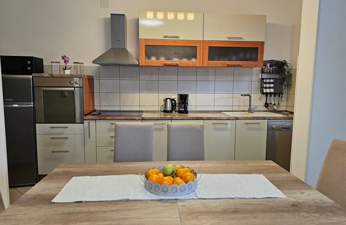 Kastel Novi Apartment | Two bedroom apartment with terrace Kaštel Novi, Kaštela (A-22702-a)