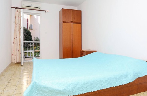 Lokva Rogoznica Apartment | Two bedroom apartment with balcony and sea view Lokva Rogoznica, Omiš (A-18211-a)